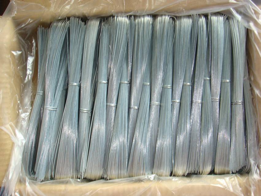 Many bundles of cut wires to be packaged in a carton.