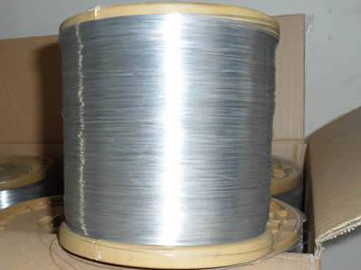 Packing spool wire in a carton.